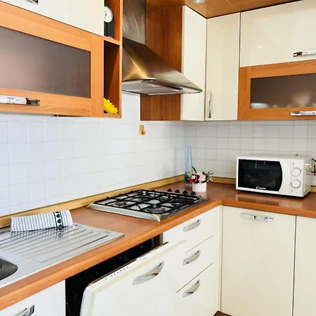 Flat With Large Balcony In Lägenhet