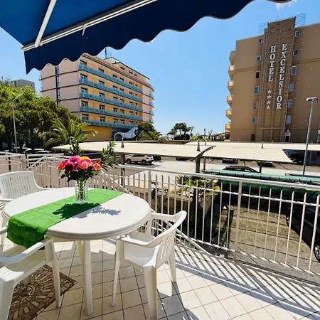 Flat With Large Balcony In Apartament Bibione