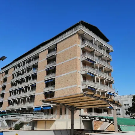 Apartament Flat With Large Balcony In